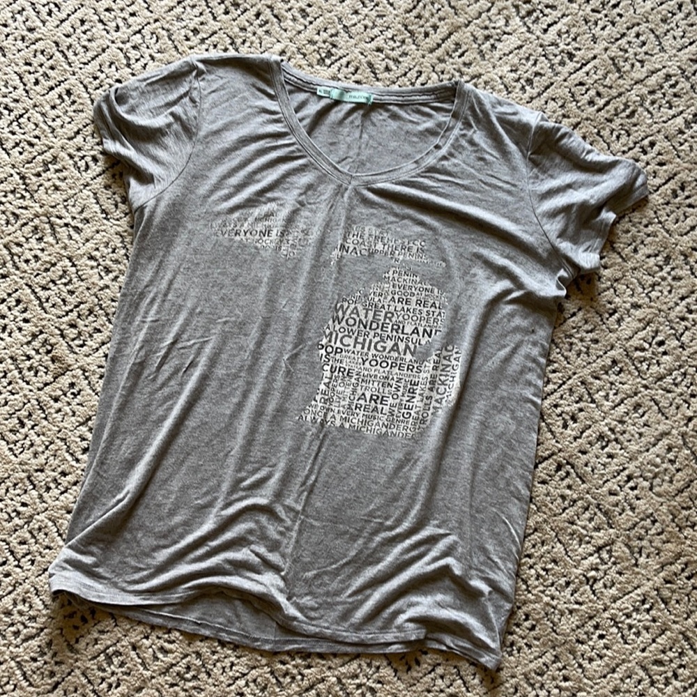 Maurices Distressed Michigan Great Lakes Top XL